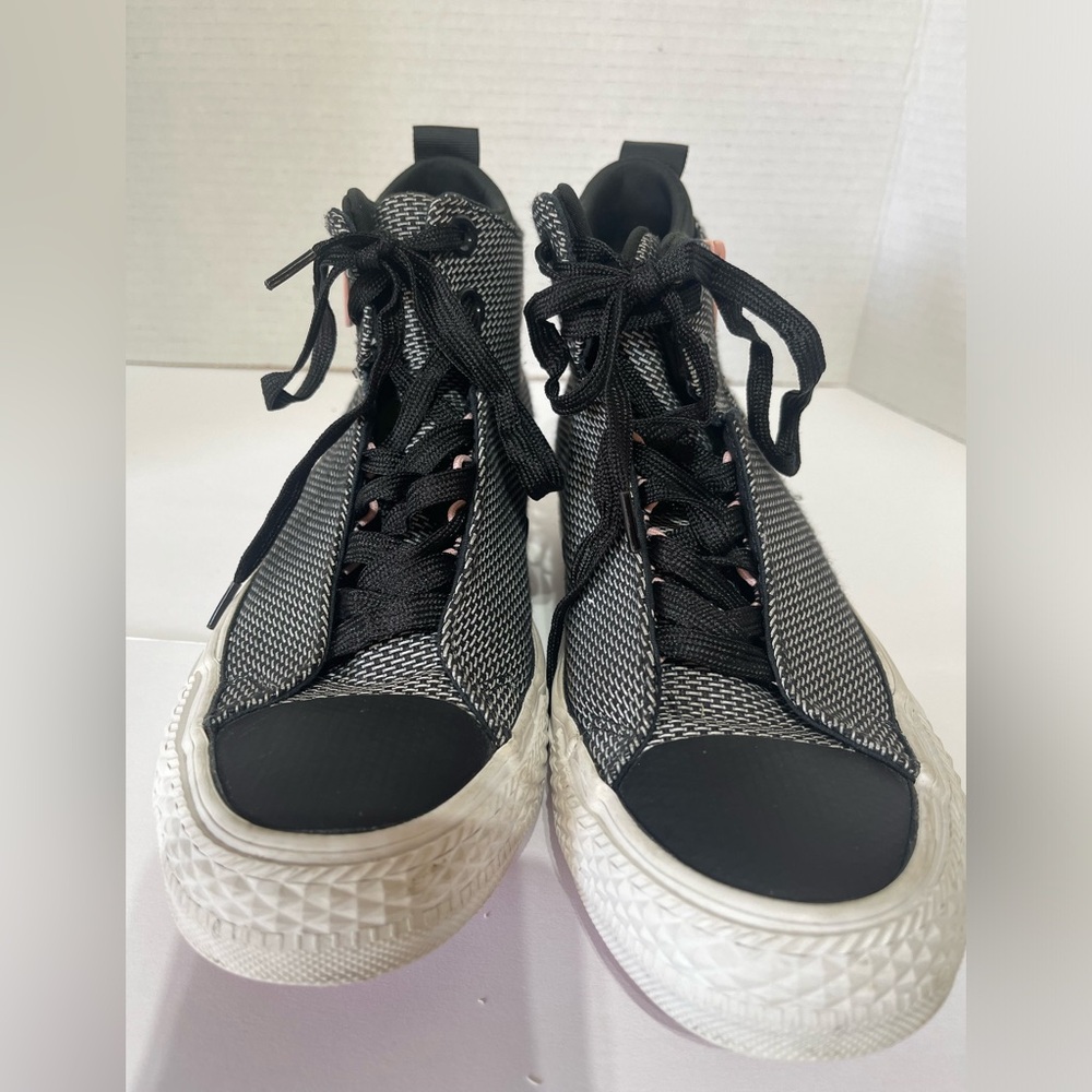 Converse Chuck Taylor woman’s All Star Selene high top sneaker size 6 - Picture 2 of 12